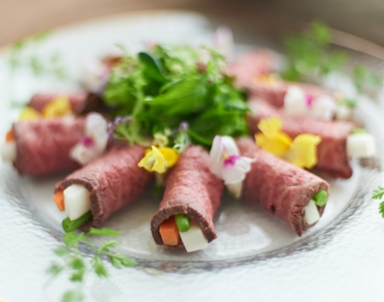 東京PAPA COOKの⾃家製ローストビーフ巻きの画像