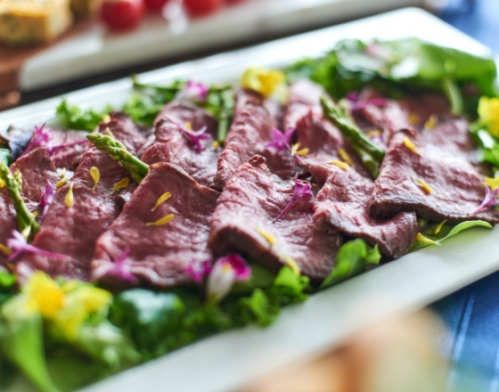 東京PAPA COOKの⾃家製ローストビーフ/シャリアンピンソースの画像