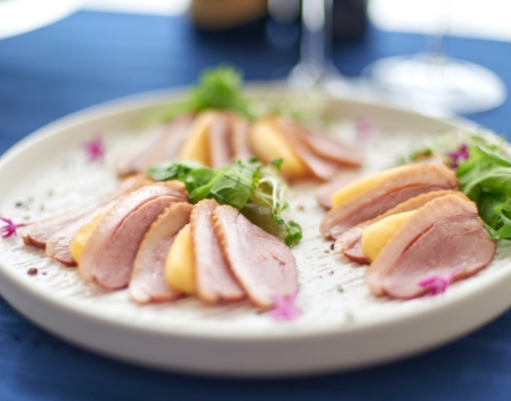 東京PAPA COOKの鴨とりんごのキャラメリゼ、ミルフィーユ仕⽴ての画像